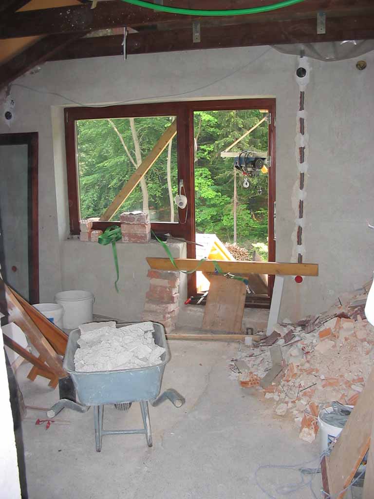 Podstreha v ruševinah