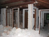 Podstreha v ruševinah