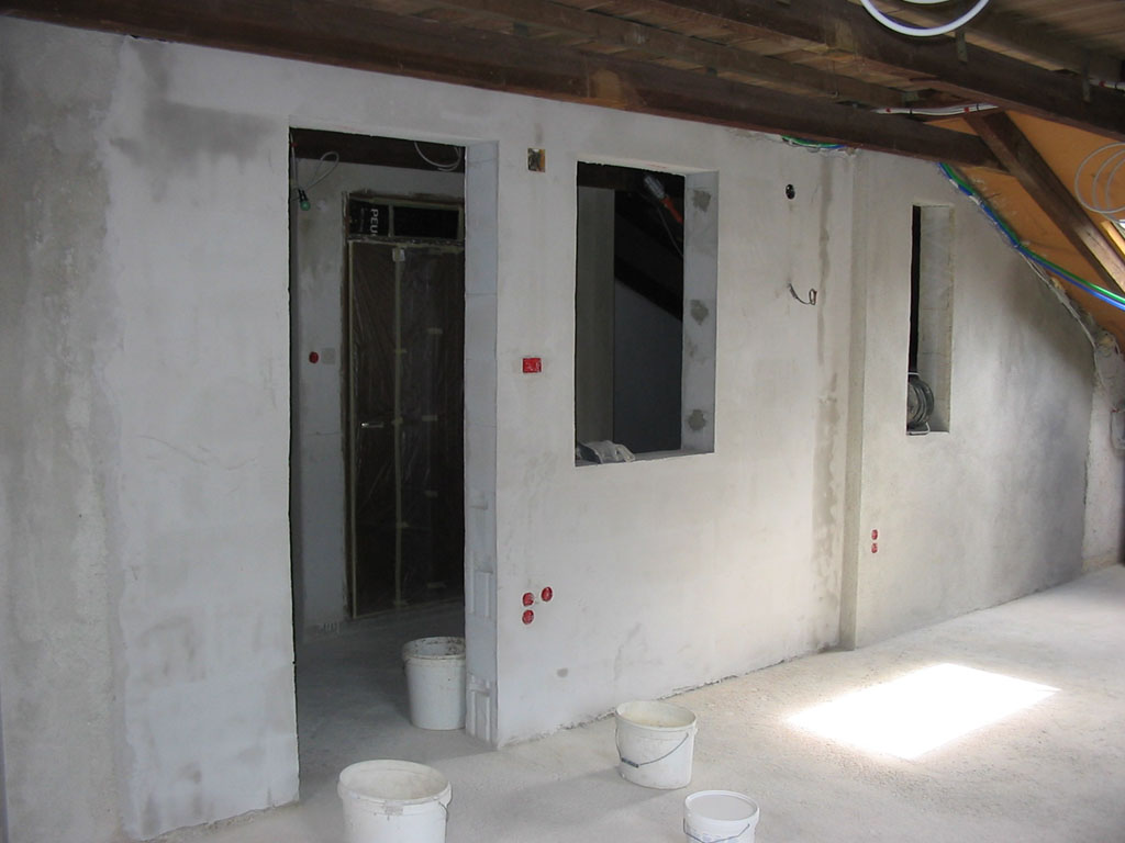 Podstreha v ruševinah