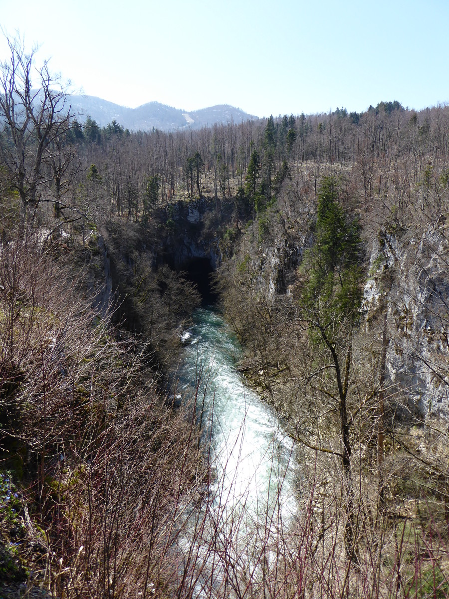 Reka Rak za velikim mostom