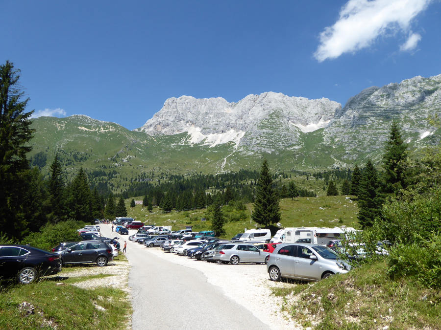 Parkirišče na planini Pecol