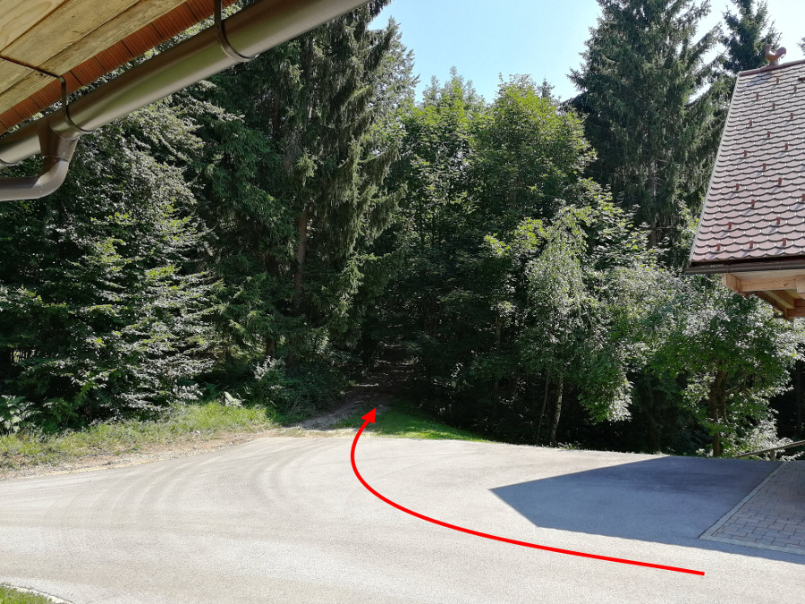 Za desno hišico zavijemo desno